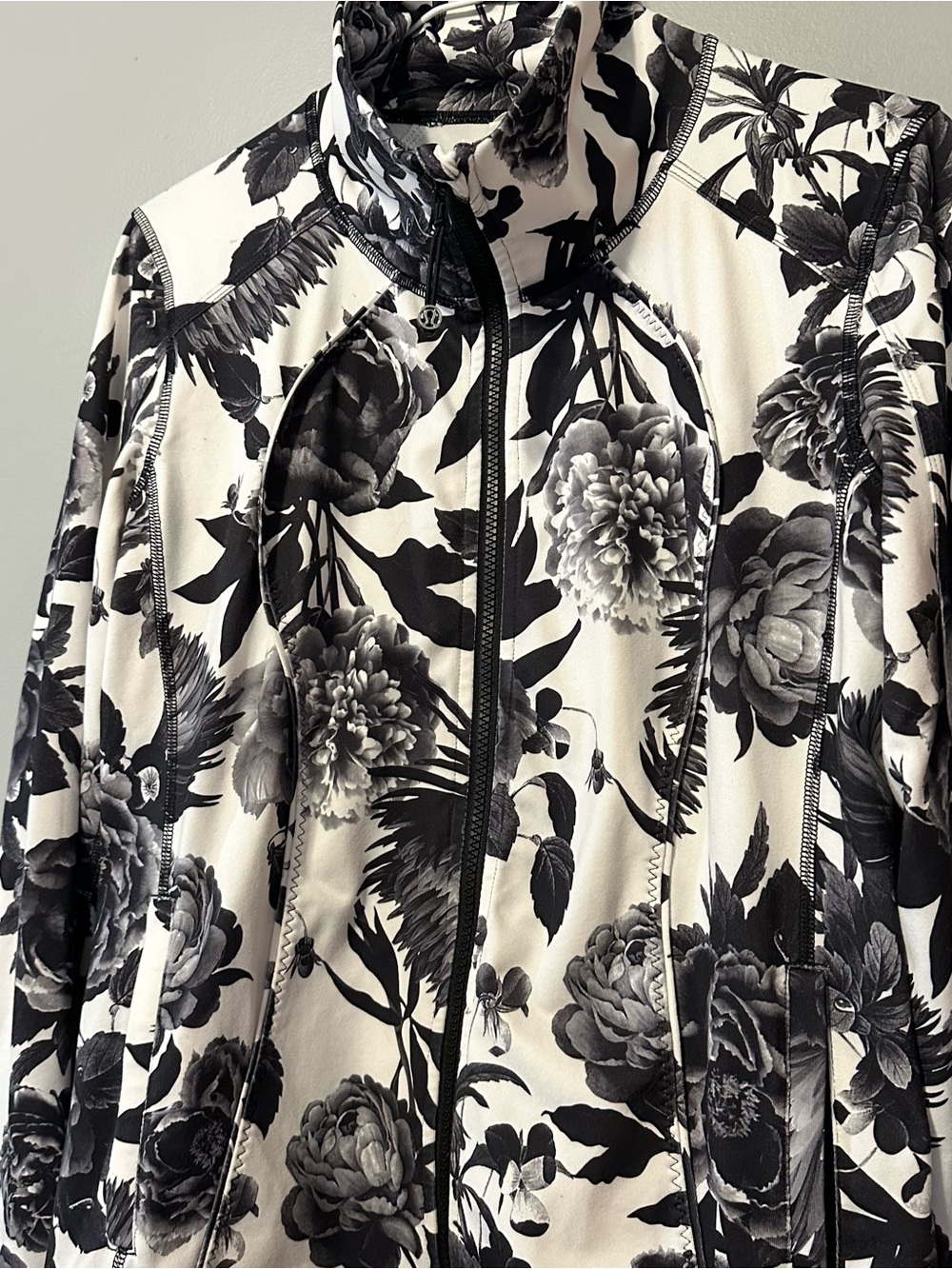 Lululemon Nice Asana Jacket in Brisk Bloom Black